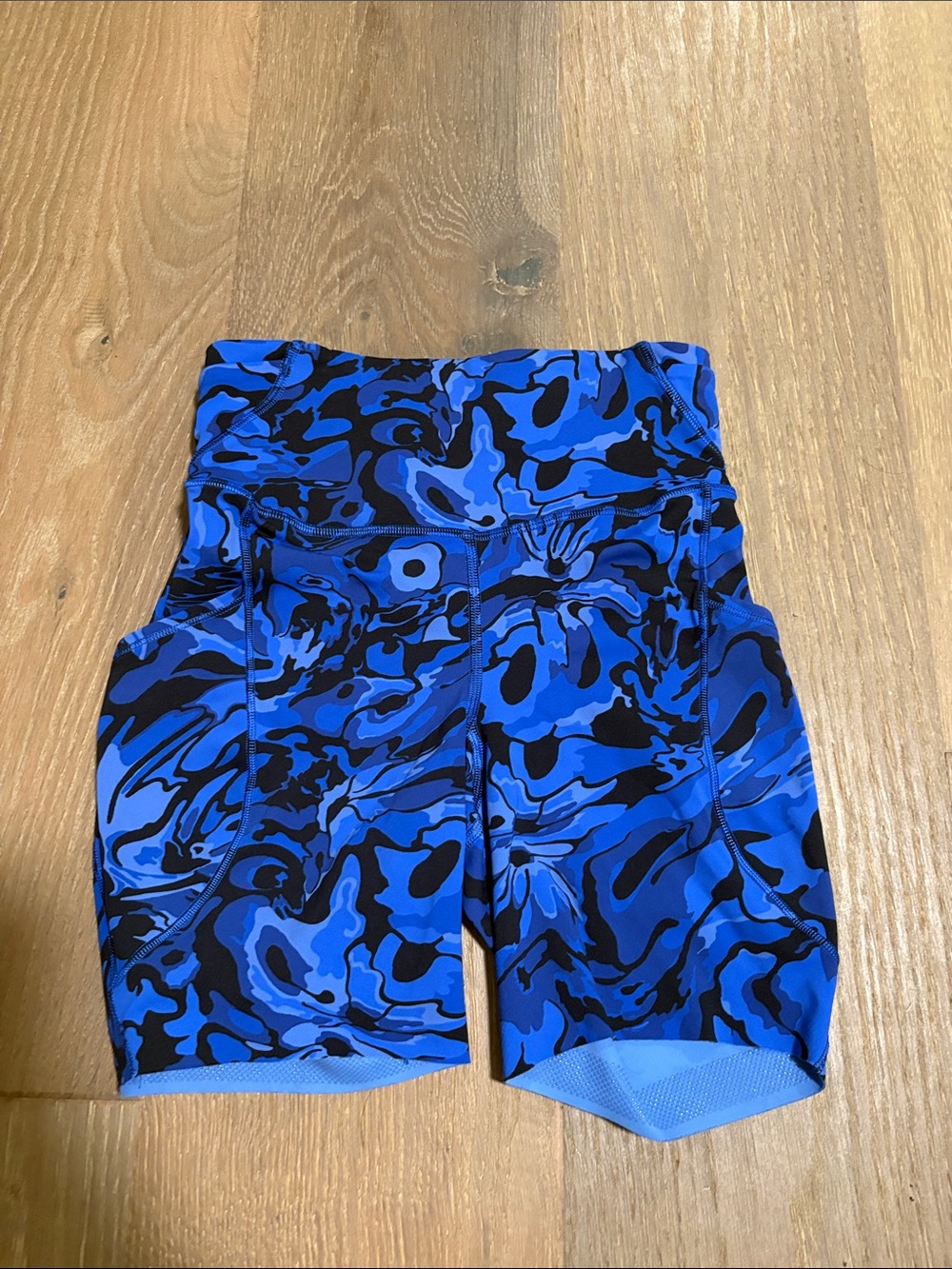 lululemon athletica Blue and Black Swirl Women’s Athletic Shorts